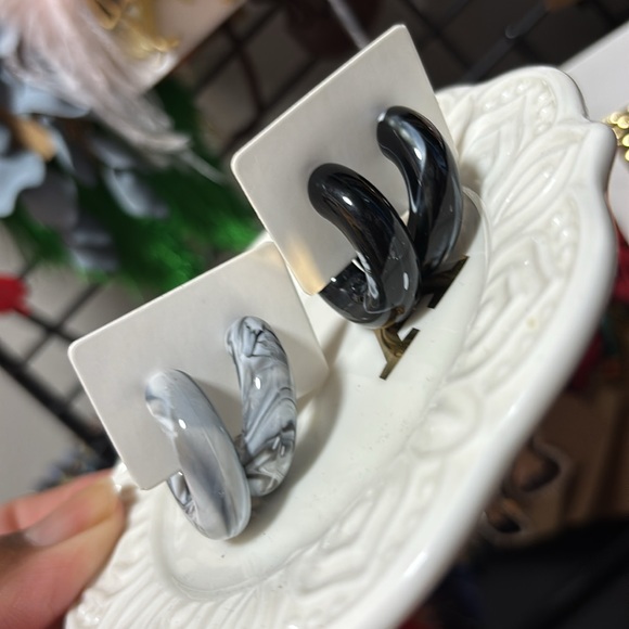 Jewelry - Marble Huggies • Black/White